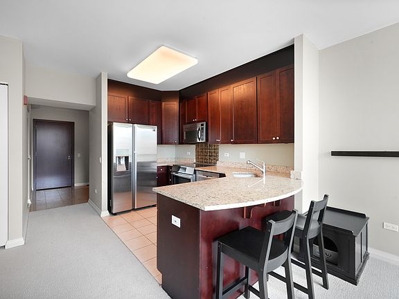 5th image of 33 W Ontario St APT 39C