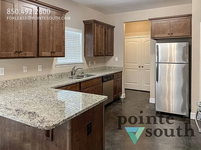 12919A Churchill Dr — Photo 2