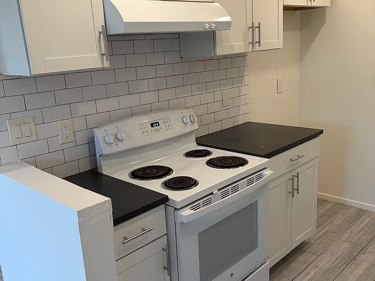 3820 Mentone Ave #6 — Photo 2