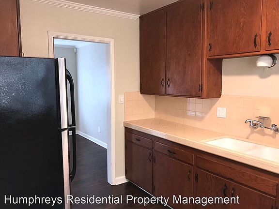 5th image of 3155 N Park Way