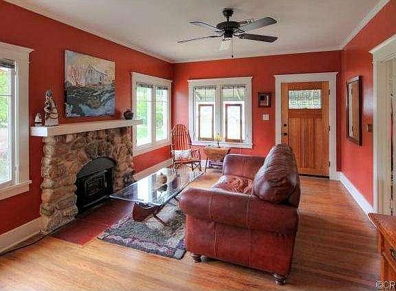 2nd image of 604 Linda Pl