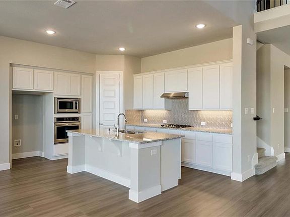 3rd image of 1105 Bridle Path Dr