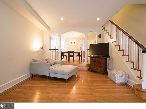 5th image of 3415 Midvale Ave