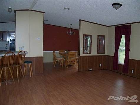 2nd image of 306 NE Meadow Run Dr