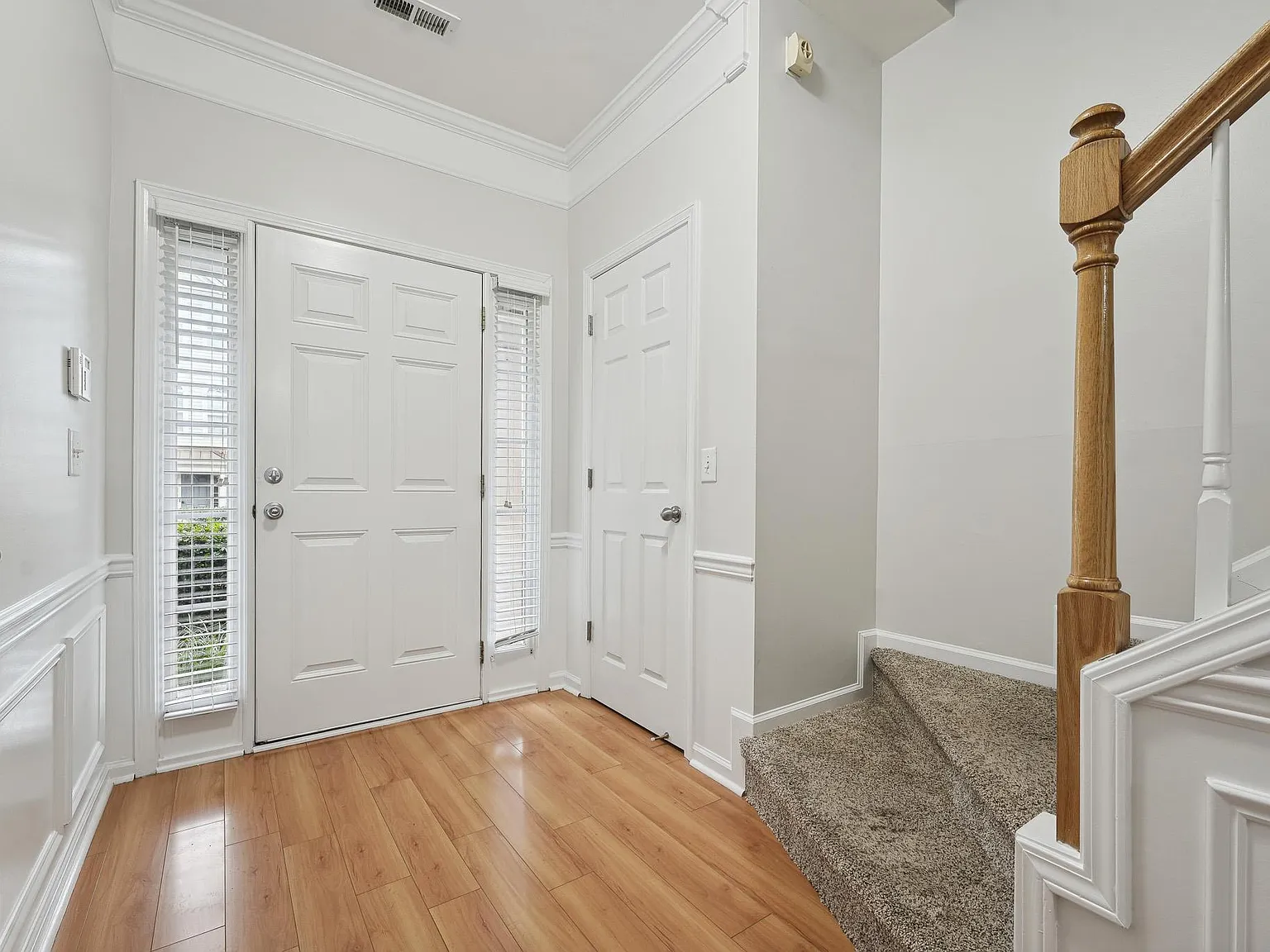 3 bed, 1909 sqft, $2,150 — Photo 2
