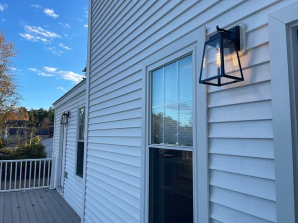 7 Whittier Ave #1, Amesbury, MA 01913