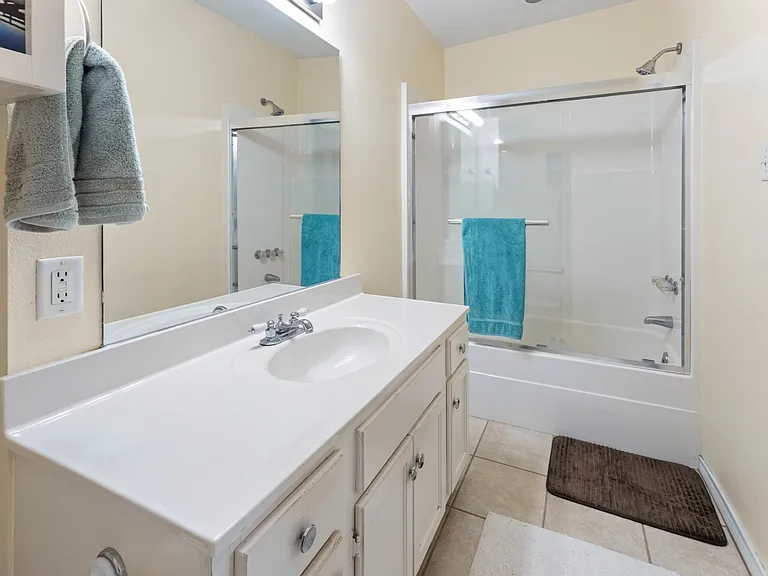 219 Texas Dr — Photo 9
