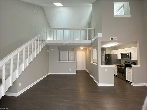4th image of 421 Harbour Poin APT 305