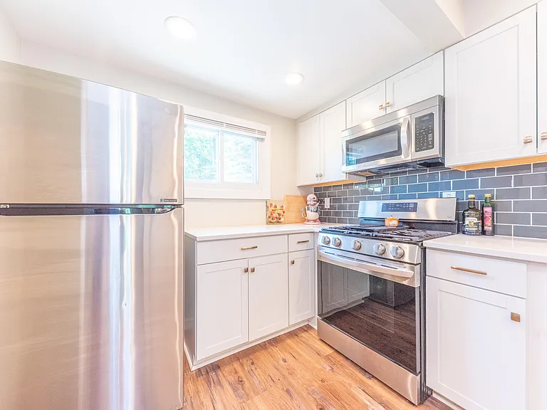 1123 W Huron St — Photo 10