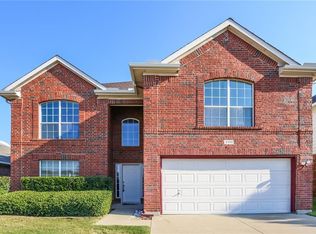 208 Rock Prairie Ln, Fort Worth, TX 76140