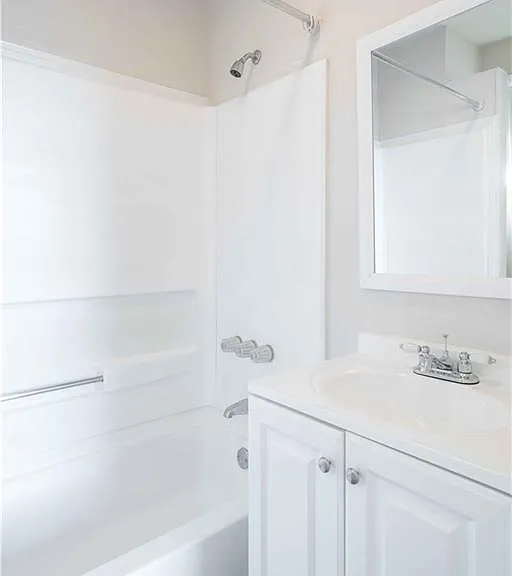 716 Lakeview Ave NE #5 — Photo 5