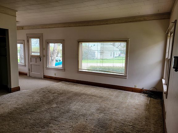 4th image of 309 1st Ave W