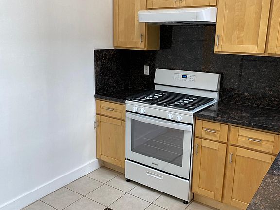 2nd image of 4726 Cabrillo St #3