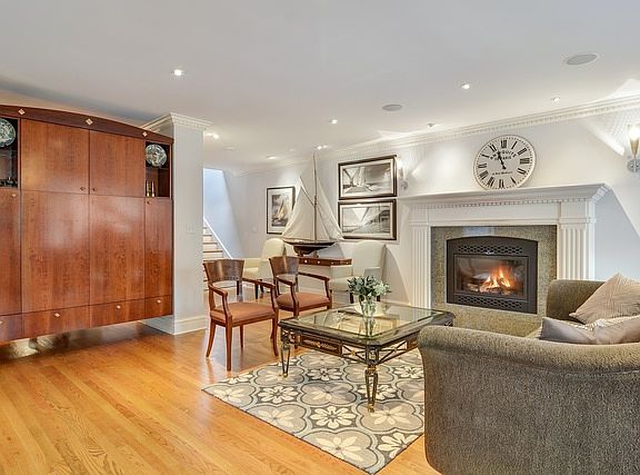 4th image of 913 W Wrightwood Ave