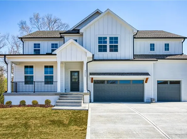 9063 Driftwood St, Lenexa, KS 66227