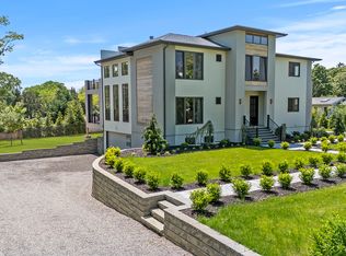 1001 Peconic Bay Blvd, Riverhead, NY 11901