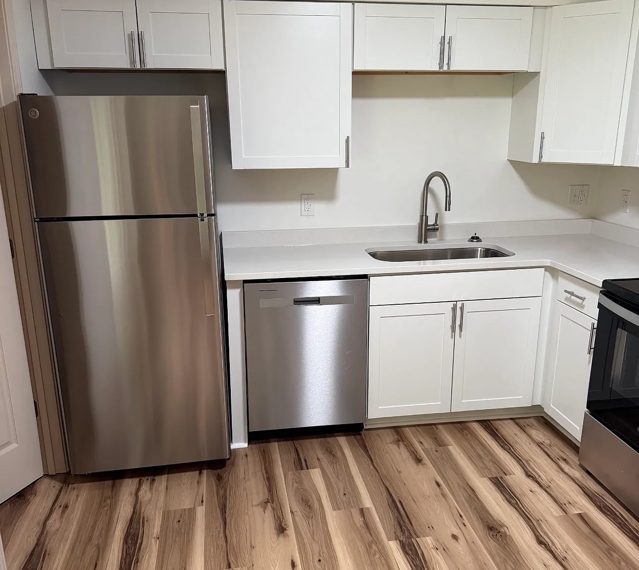 2 bed, 1.5 bath, 4573 sqft, $1,700 — Photo 4