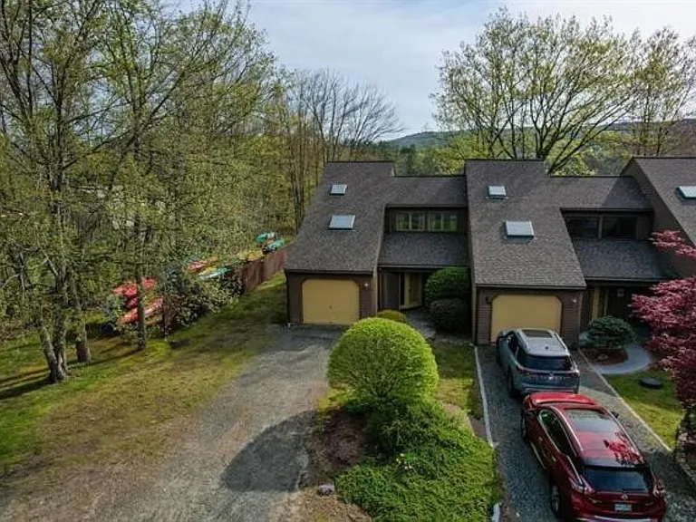 15 Manor Estates Dr #1 — Photo 2