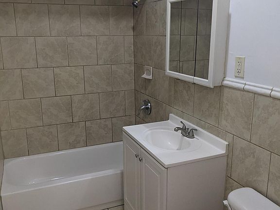 3rd image of 389 Baldwin Ave #2R