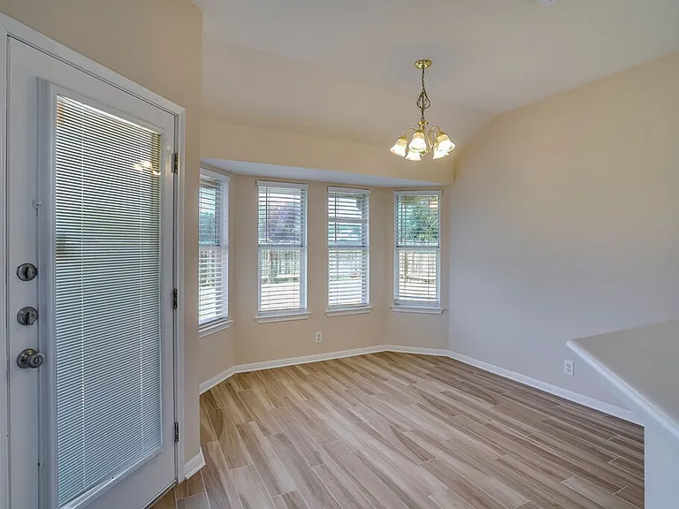1013 Lantana Ln — Photo 6