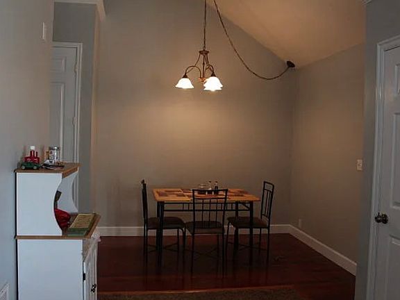 5th image of 15 Michelle Dr