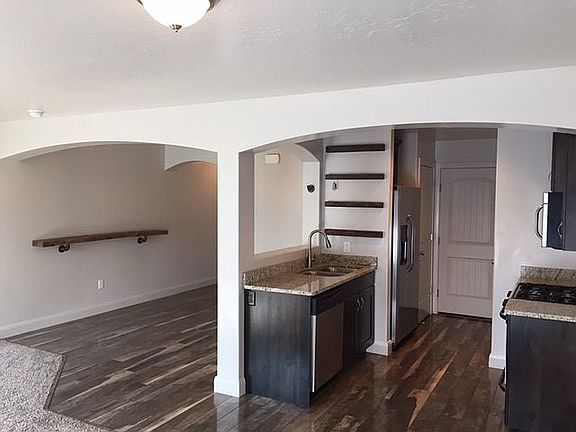 3rd image of 1000 E Bluff View Dr Unit 126