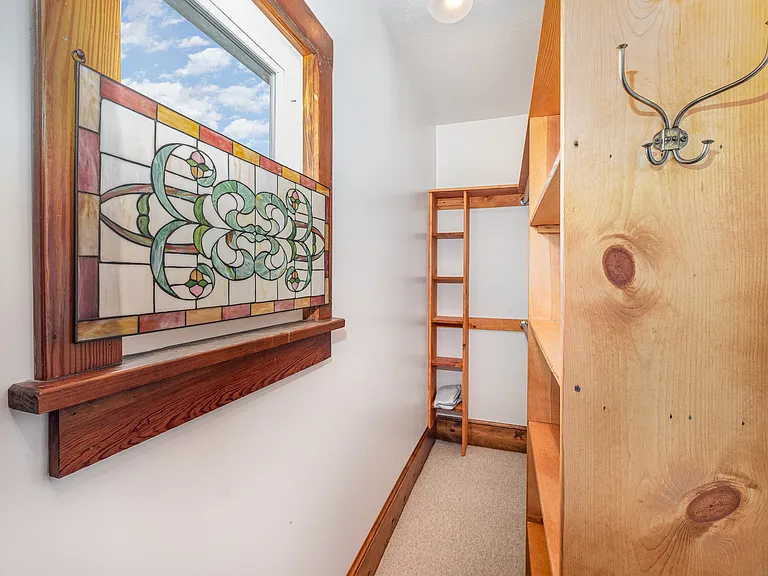601 E Gambier St — Photo 17