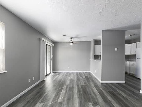 2nd image of 113 Sandstone Ct