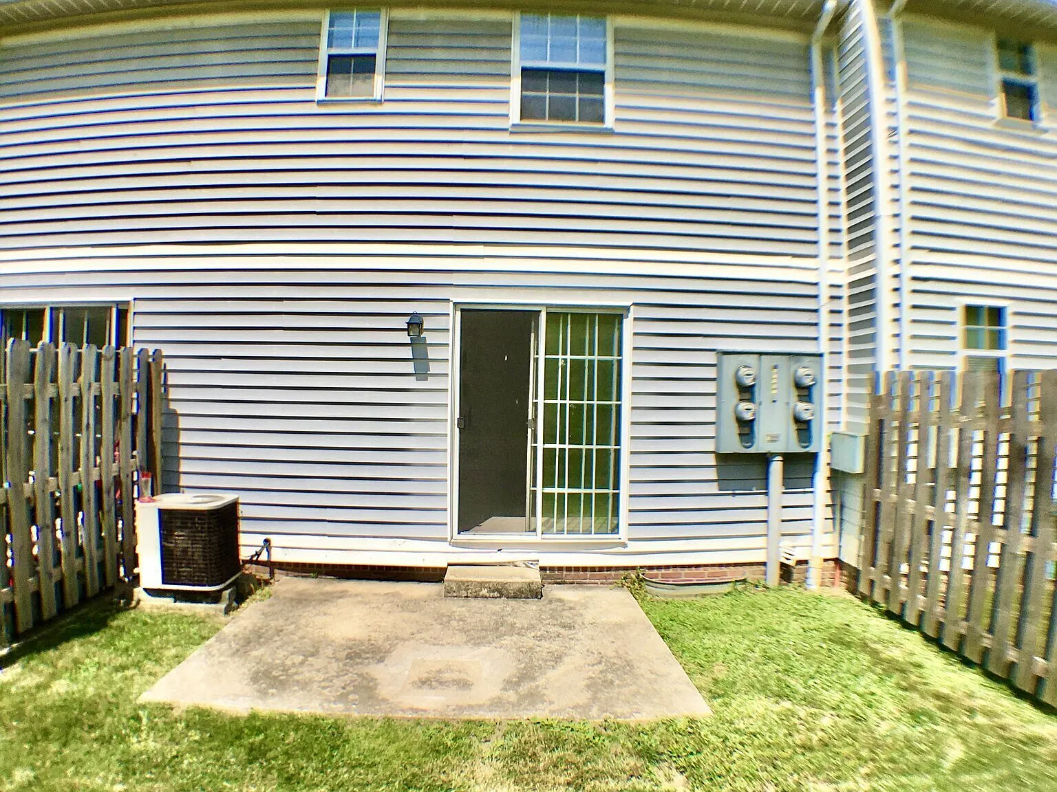 Spacious 2-BR Townhome in Dallastown School District! W/D Hookup & Basement! Available late-Decem... — Photo 4