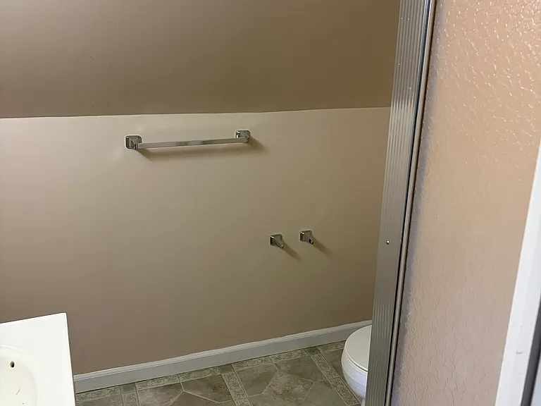 1252 W Clifton Blvd — Photo 2