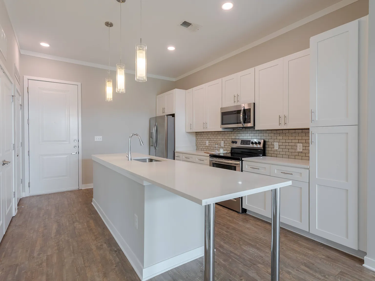 One Riverside Apartments — Photo 4