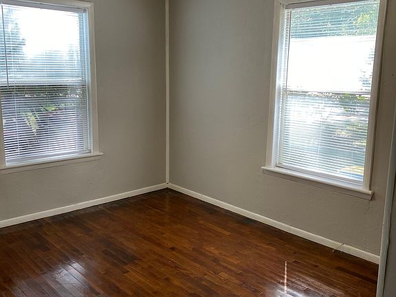 5th image of 124 E Miller Ave