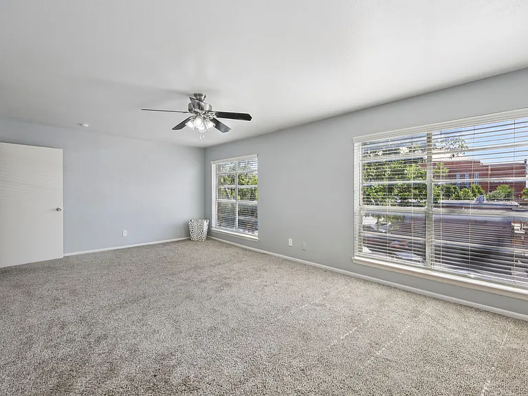 Premier Gardens Apartments — Photo 9