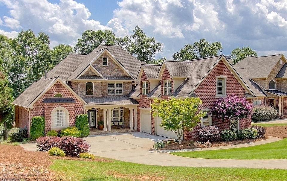 1st image of 218 English Oaks Ln