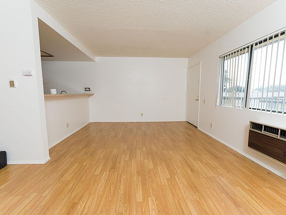 3rd image of 1410 Barrington Way #Ba205