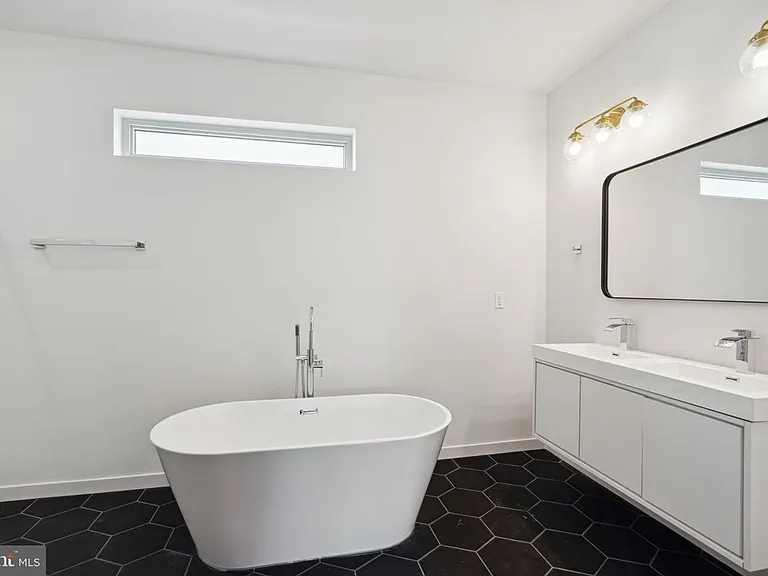 5629 Warrington Ave — Photo 10