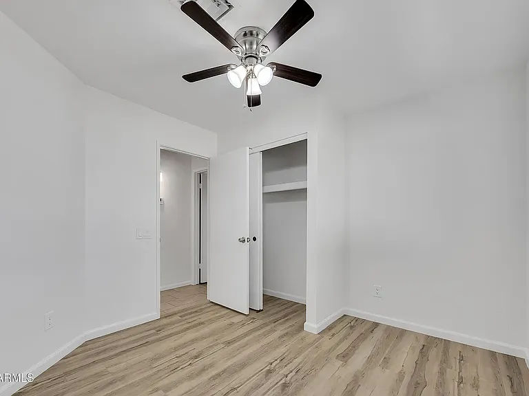 1950 E Paradise Ln — Photo 12