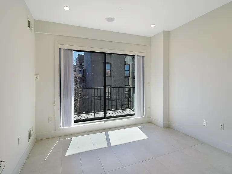 1068 Lafayette Ave #6 — Photo 12