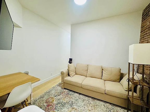 2nd image of 13 Saint Marks Pl APT 5r