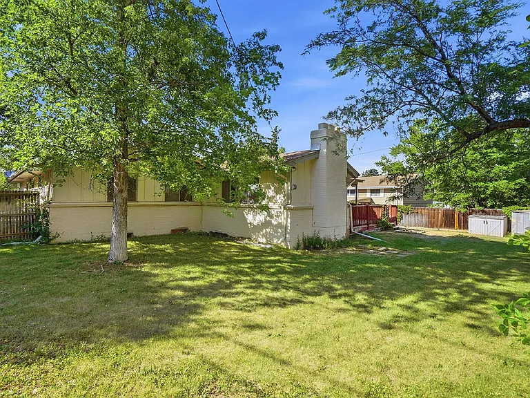 3260 E Maplewood Ave — Photo 40