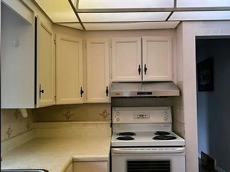 8 Highwood Ave — Photo 6
