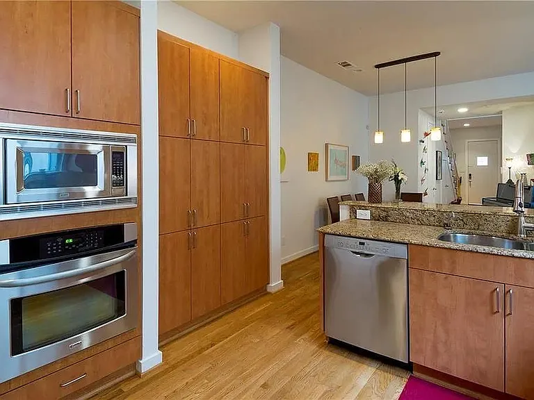 4318 Gilbert Ave — Photo 16