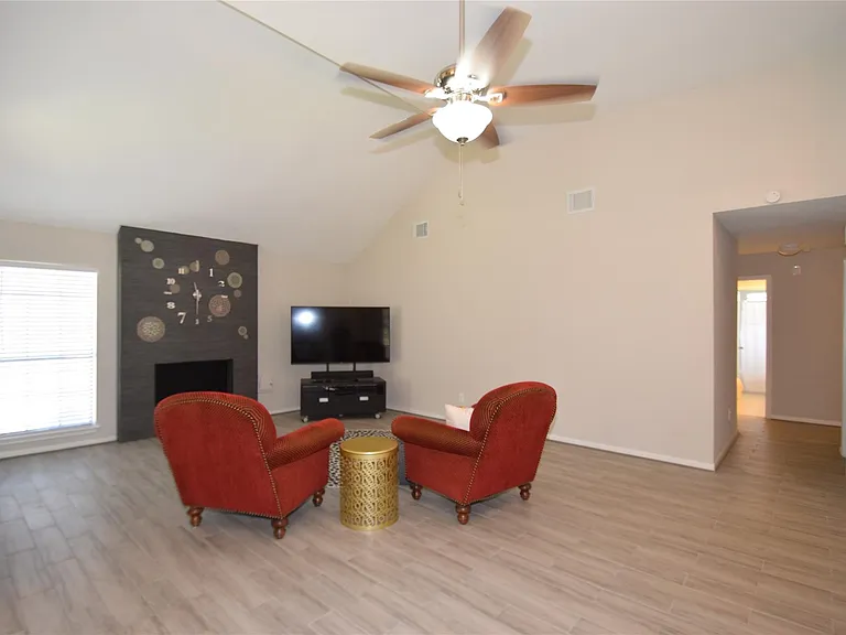 22922 Glenover Dr — Photo 10