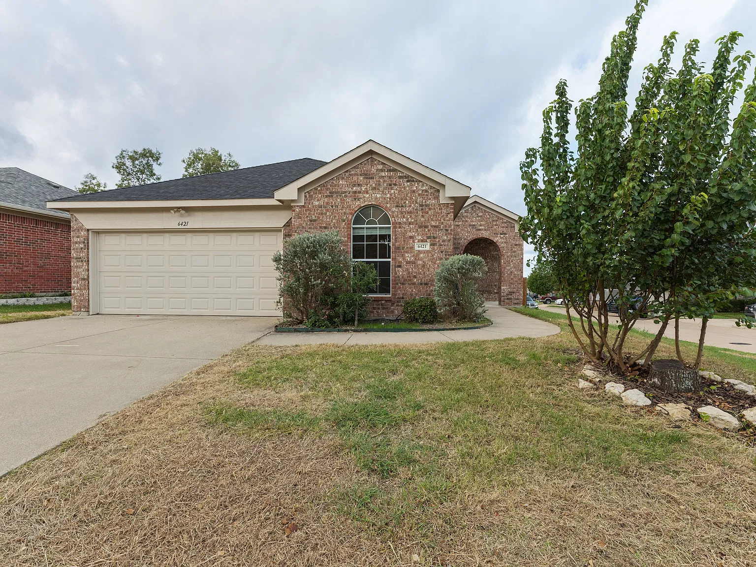 3 bed, 1582 sqft, $1,950 — Photo 1