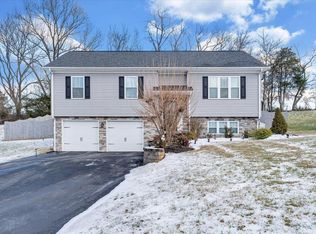 1322 Johnsbury Ct NE, Roanoke, VA 24019