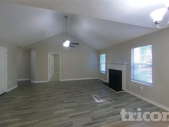 4th image of 1411 Pebble Ridge Ln