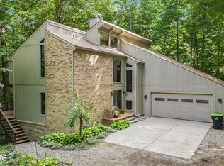 1601 Lakeville Rd, Leonard, MI 48367