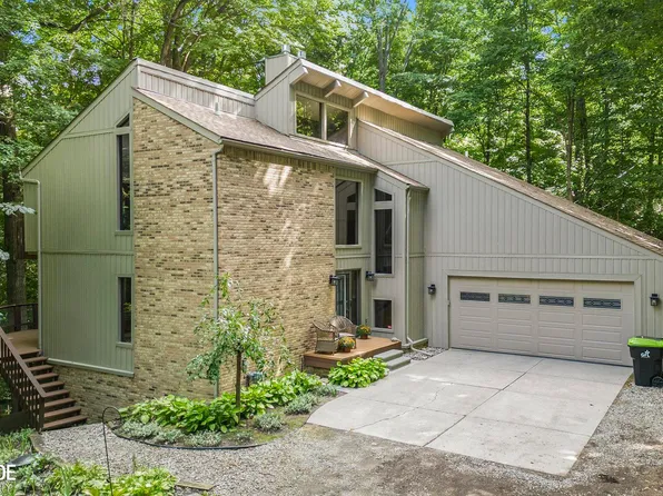 1601 Lakeville Rd, Leonard, MI 48367