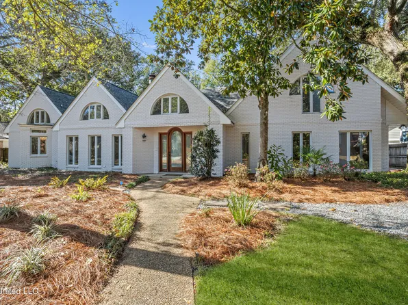 39 Old Oak Ln, Gulfport, MS 39503