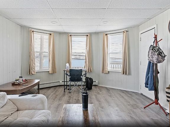 5th image of 391 Waterman Ave